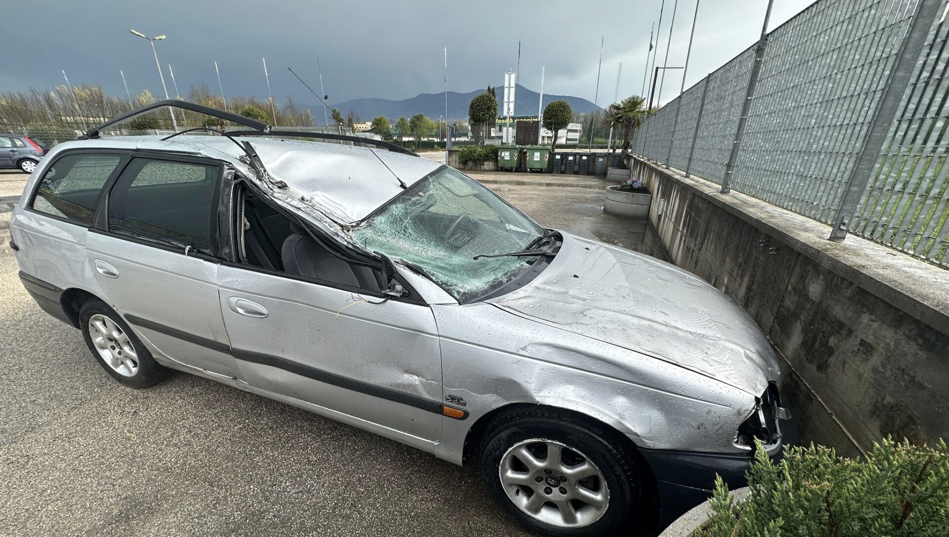 Incidente Sulla Monti Lepini Auto Schiacciata Sotto Un Furgone Donna Si Salva Perch Aveva