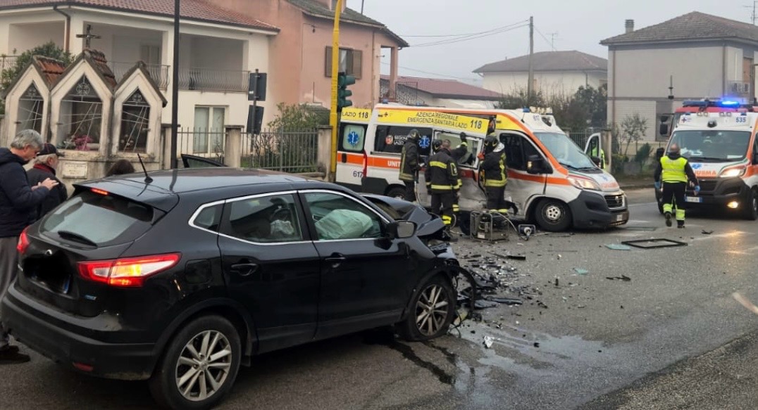 Incidente Sulla Casilina, 17enne Senza Patente Si Scontra Con Un ...